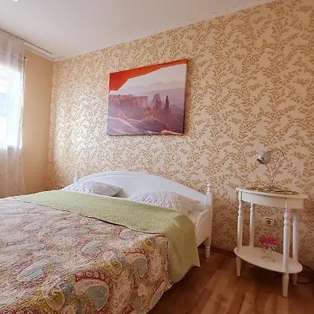Imperija 85 Viesu māja